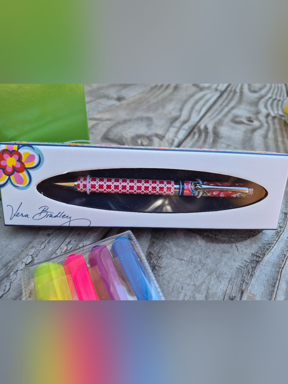 Vera Bradley Quilted Taxi Wallet Bundle: Branded Pen & Set Of Highlighters - Picture 3 of 8